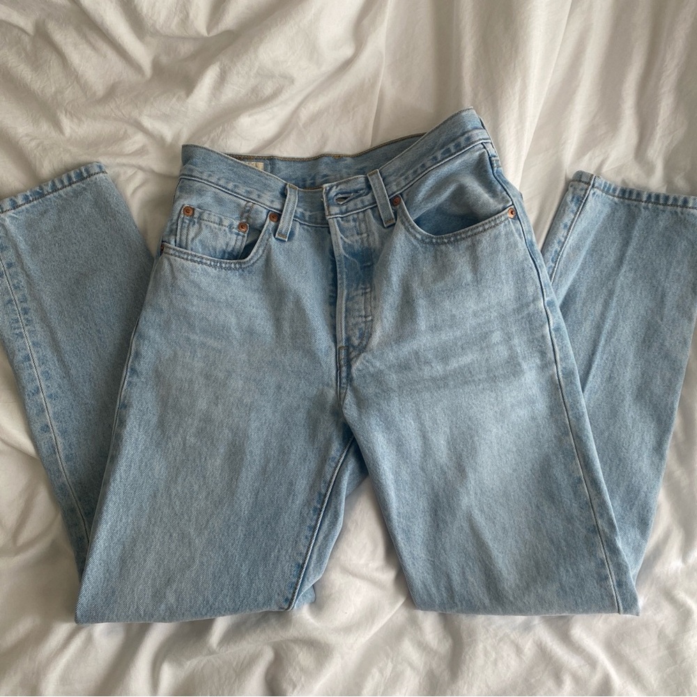 Levi’s 501 light wash jeans 24x28